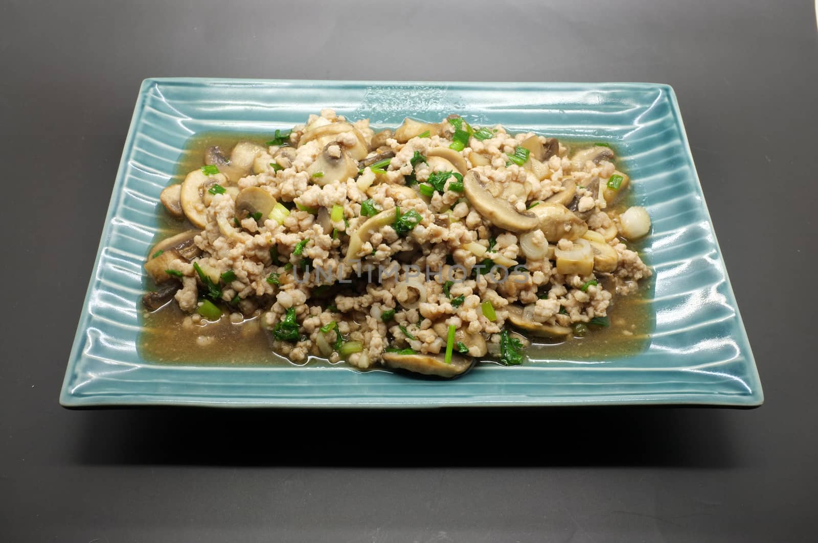 Stir fried mince pork with mushroom and green vegetable
