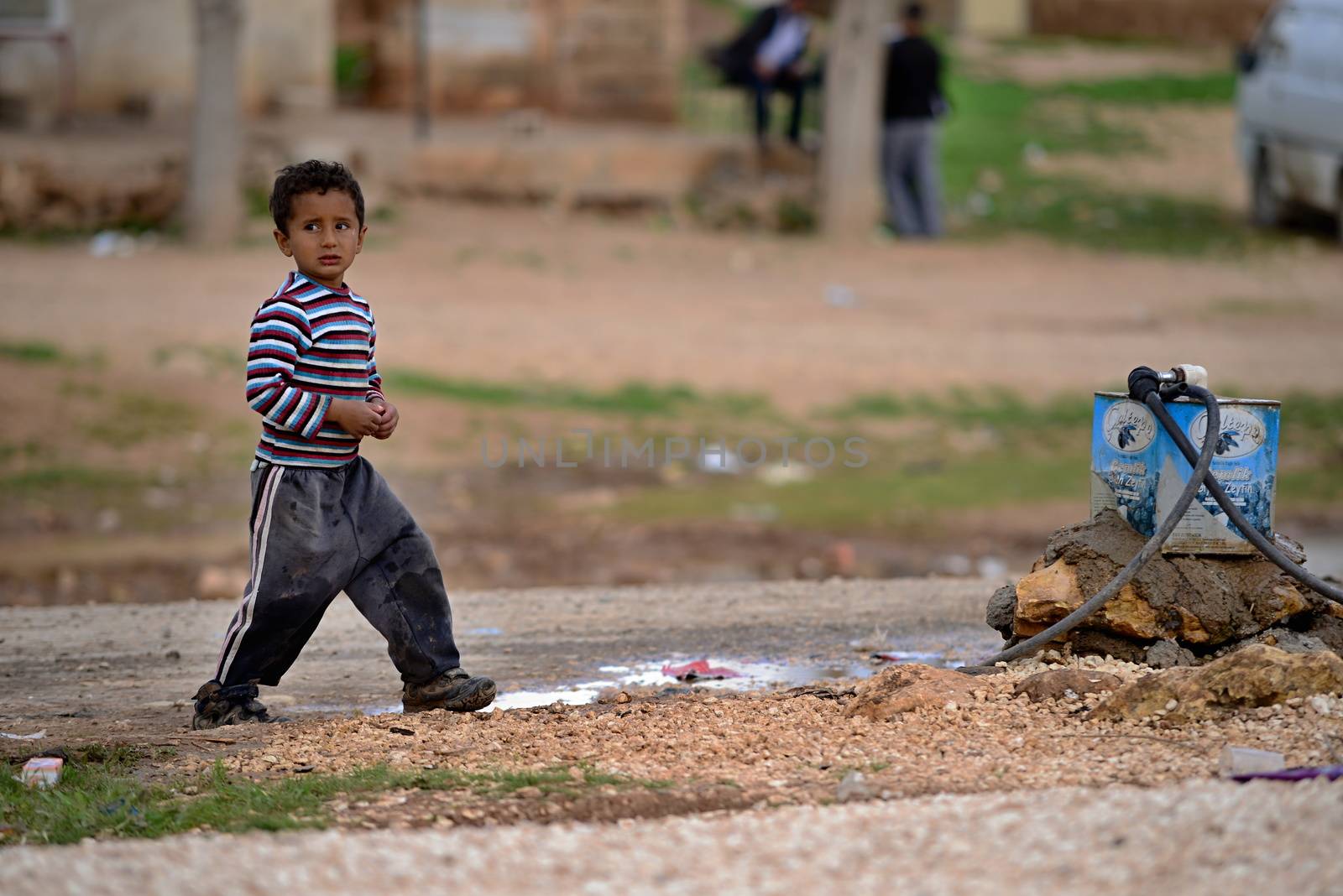 many children returning into Konbane with their parents. 3.4.2015, Kobane, Syria