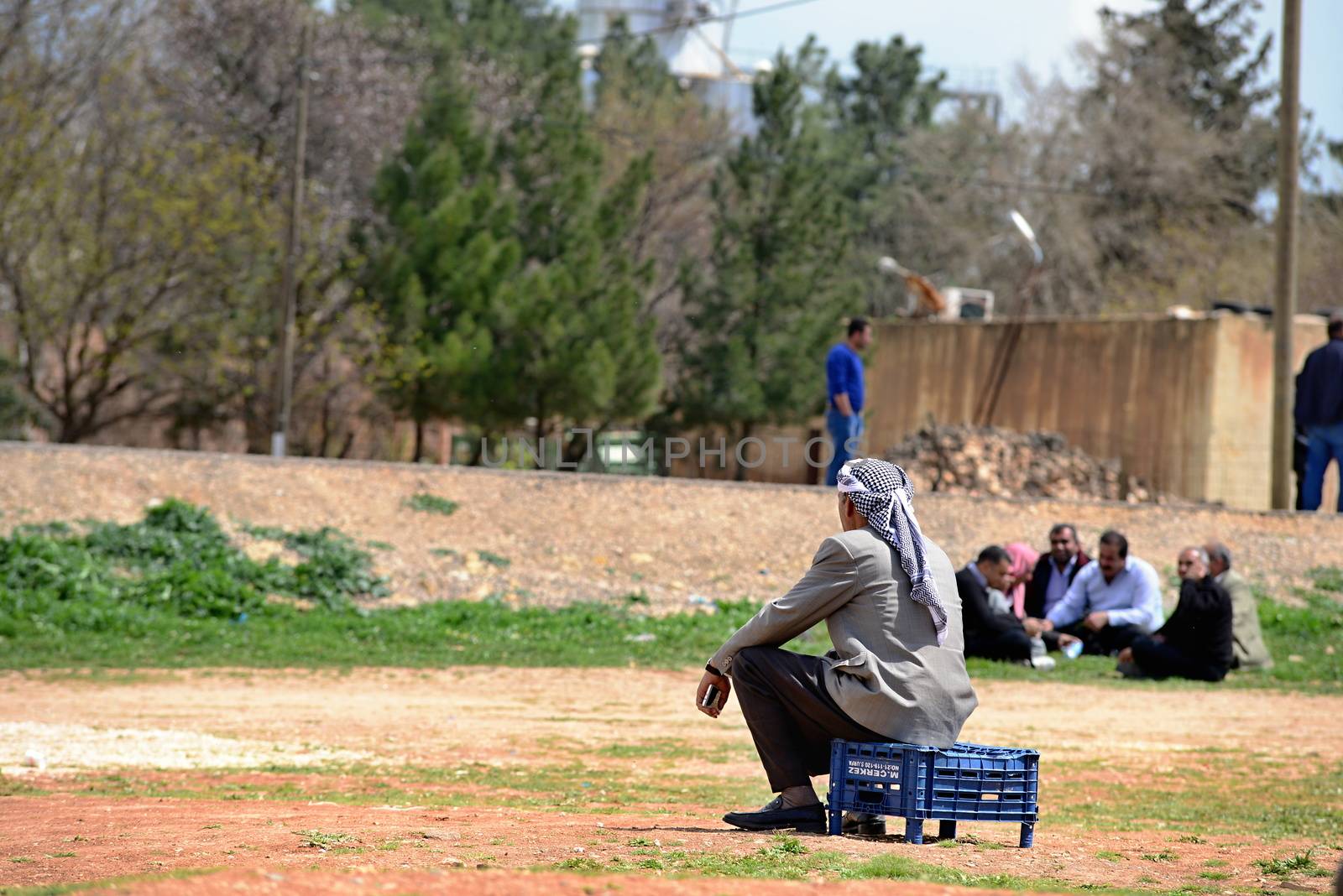 many children returning into Konbane with their parents. 3.4.2015, Kobane, Syria