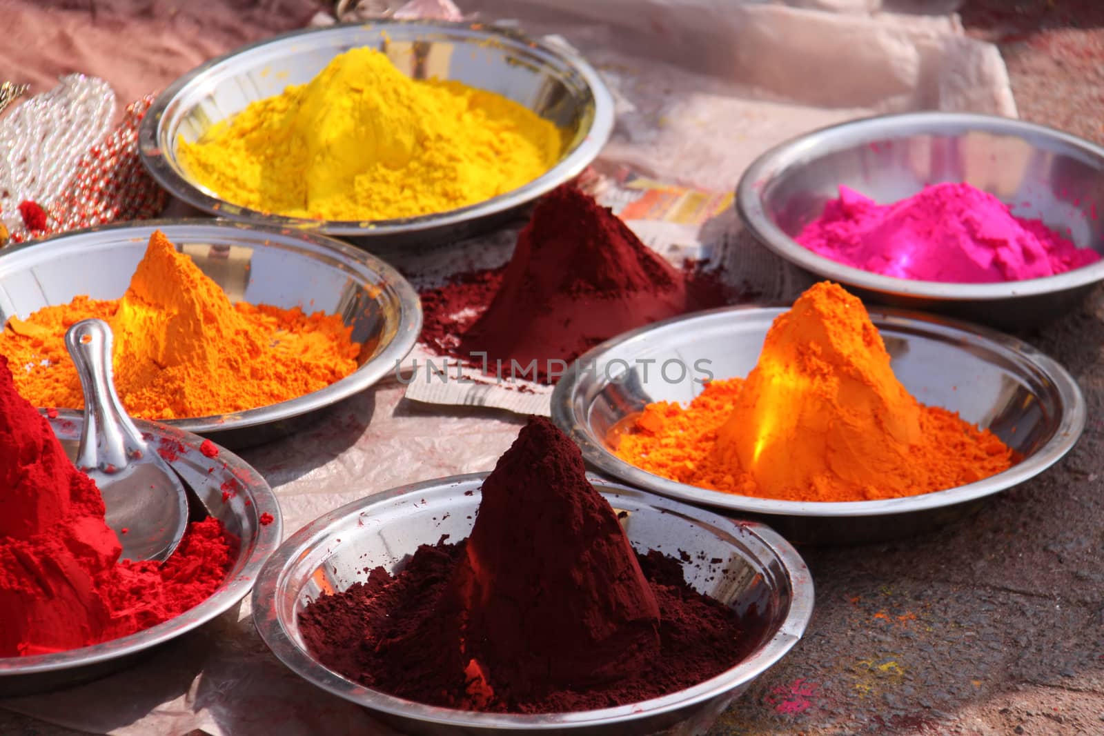 Colorful powder pigments on sale in India