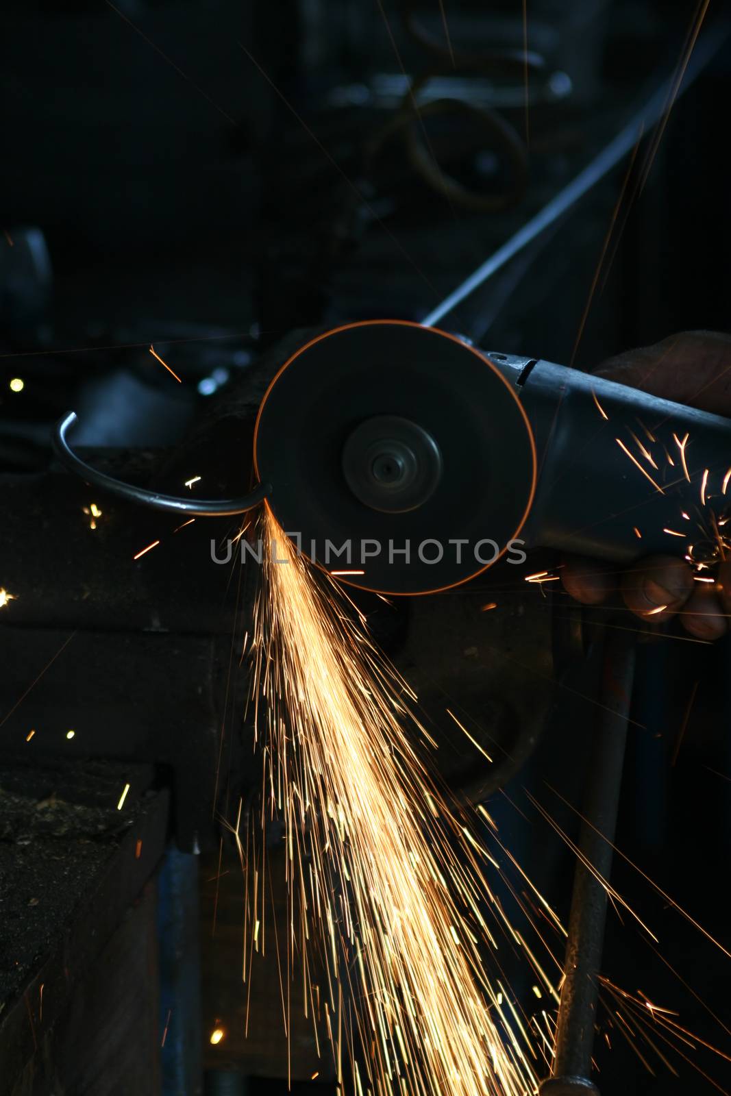 Cutting metal with a lot of sparks