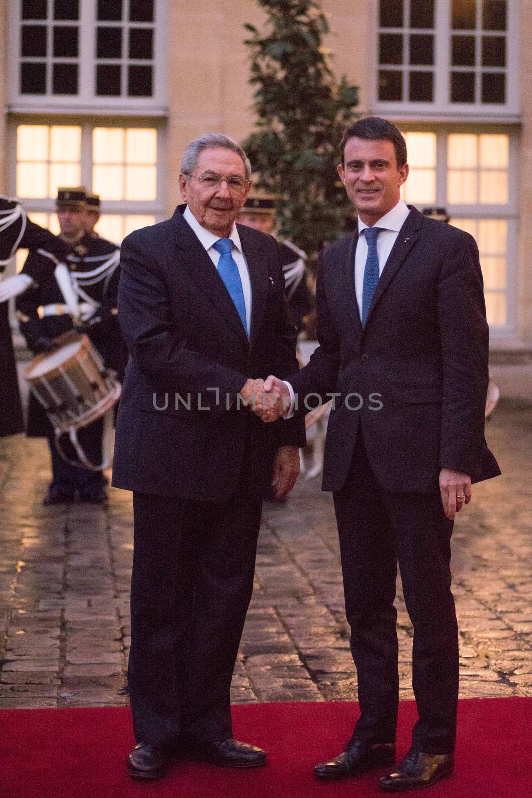 FRANCE, Paris : French Prime Minister Manuel Valls (R) shakes hands with Cuban President Raul Castro at the Hotel Matignon in Paris on February 2, 2016.