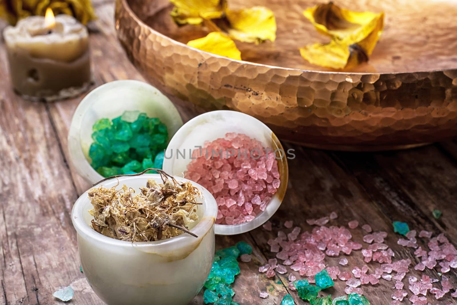 sea salt and accessories for a rejuvenating Spa sessions