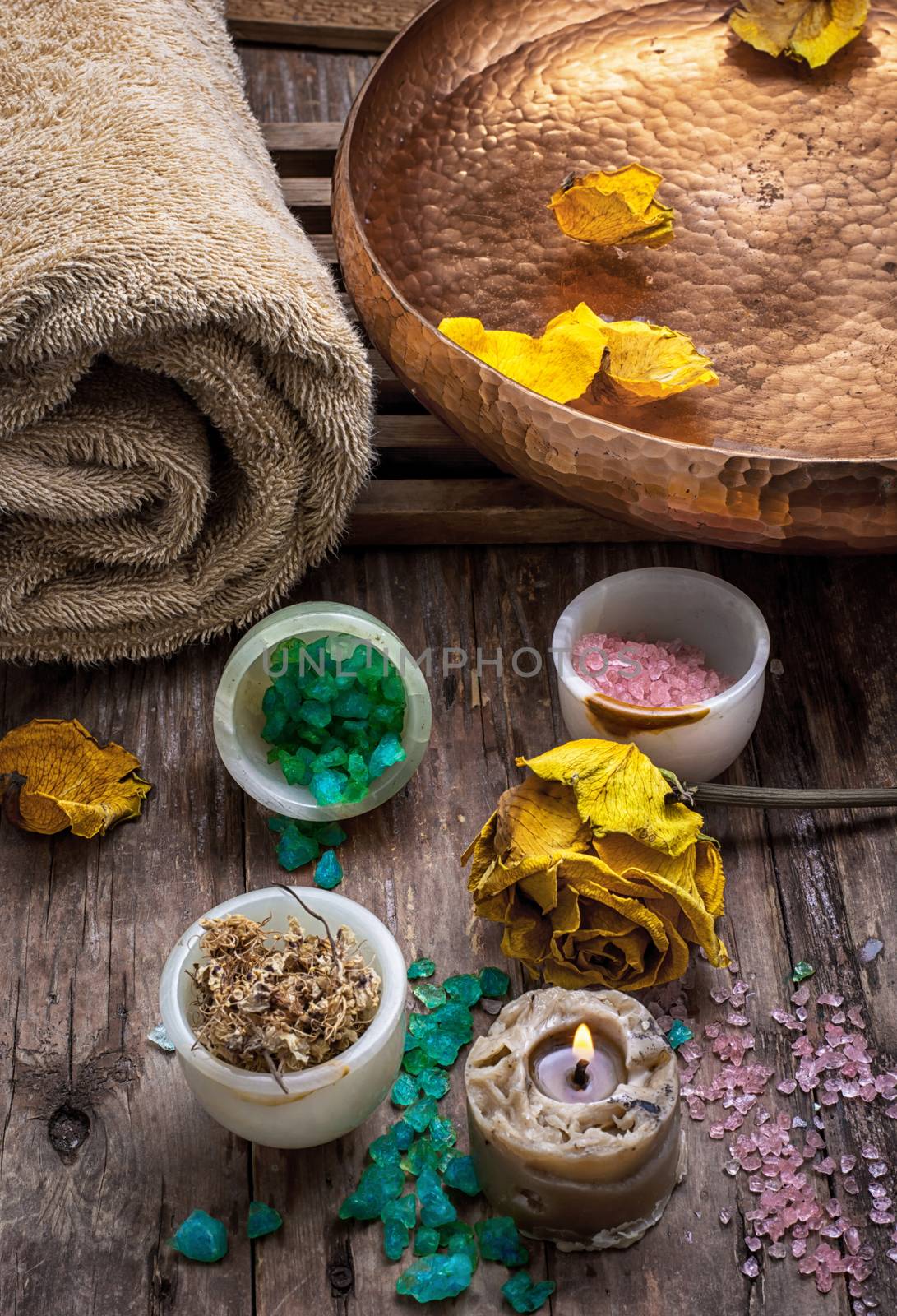 sea salt and accessories for a rejuvenating Spa sessions