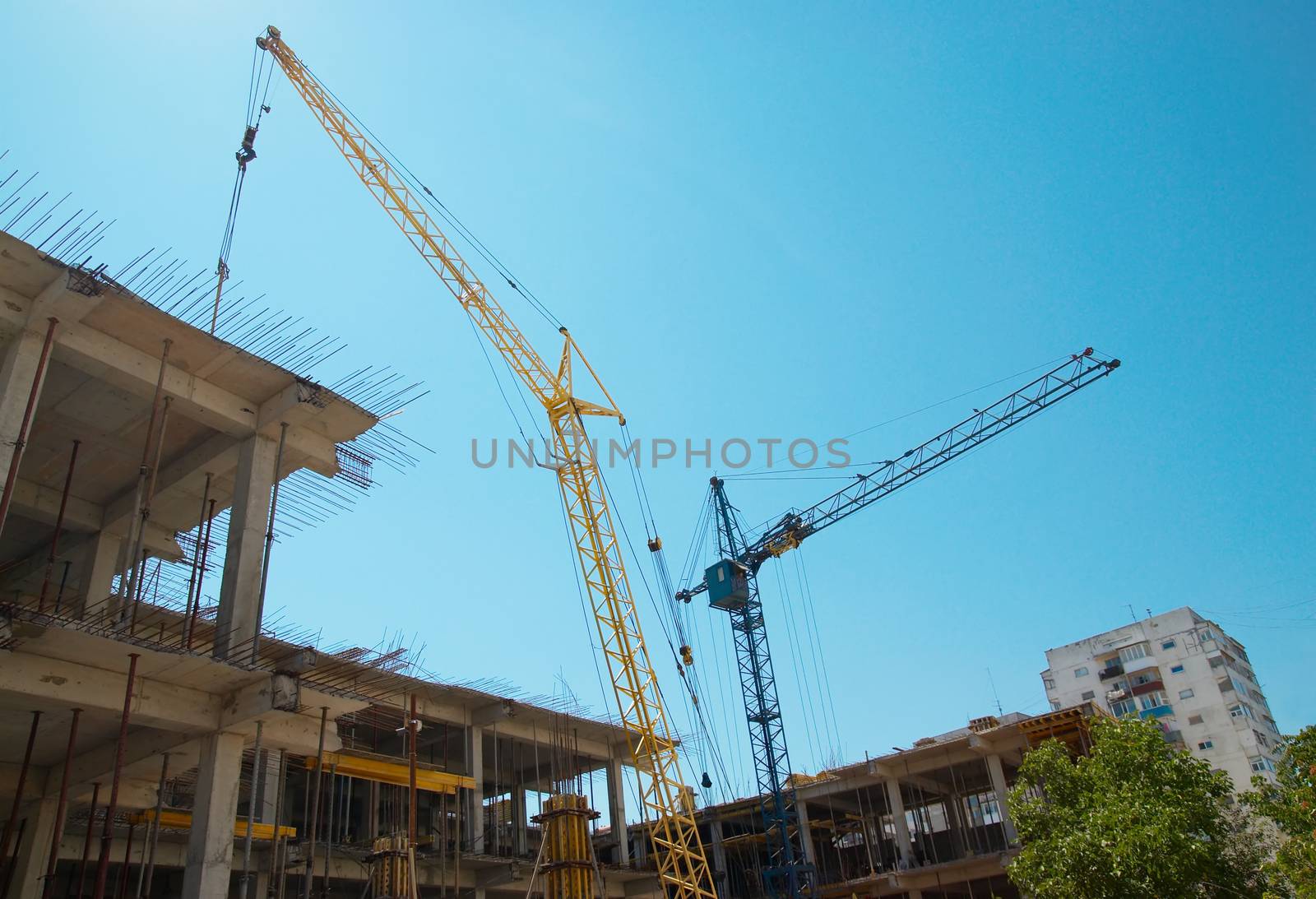 Building crane abd the building under construction.