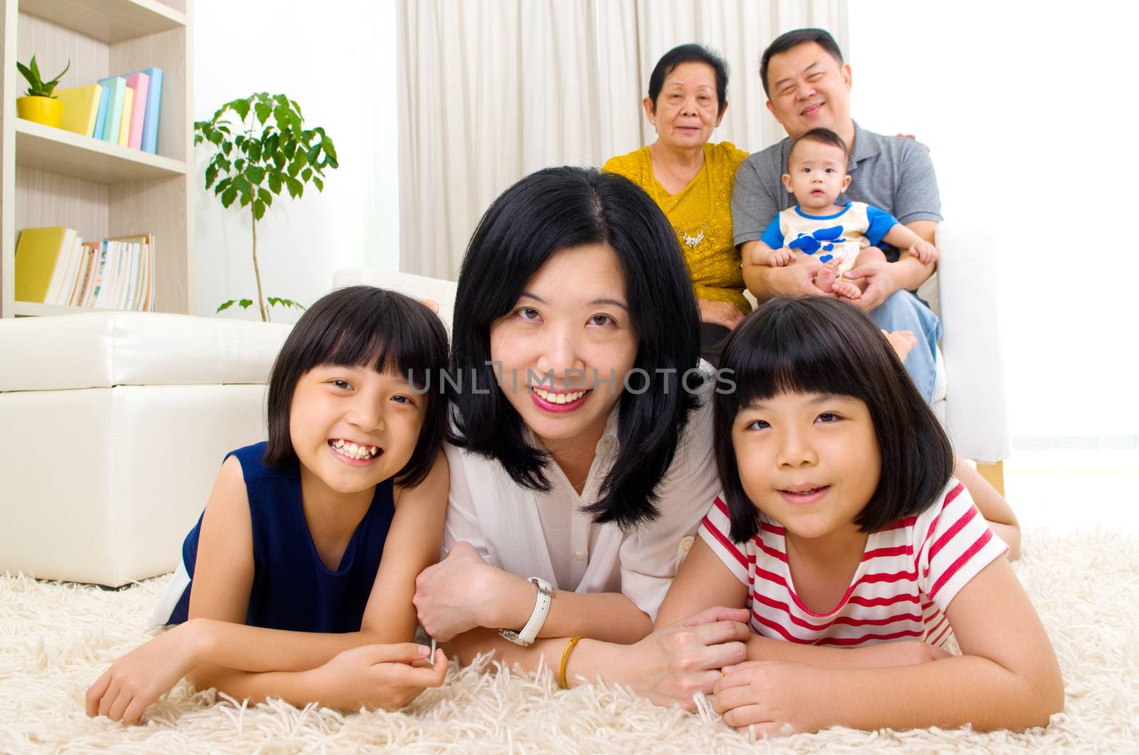 Asian family by yongtick