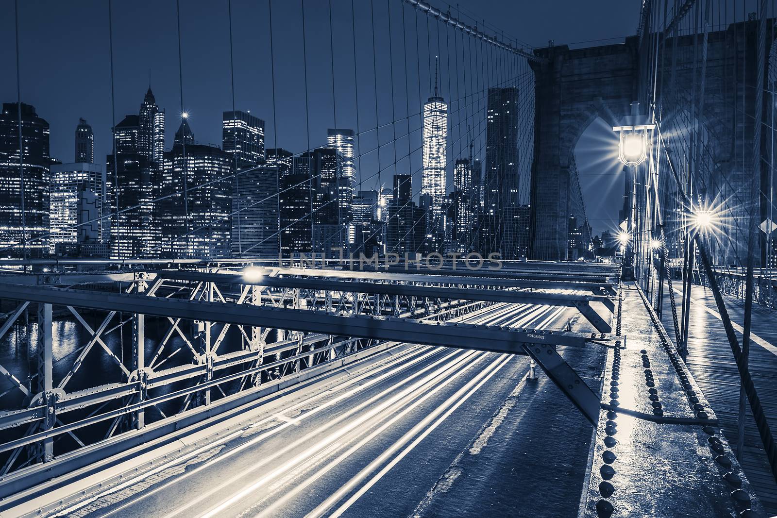 Brooklyn Bridge at night by vwalakte