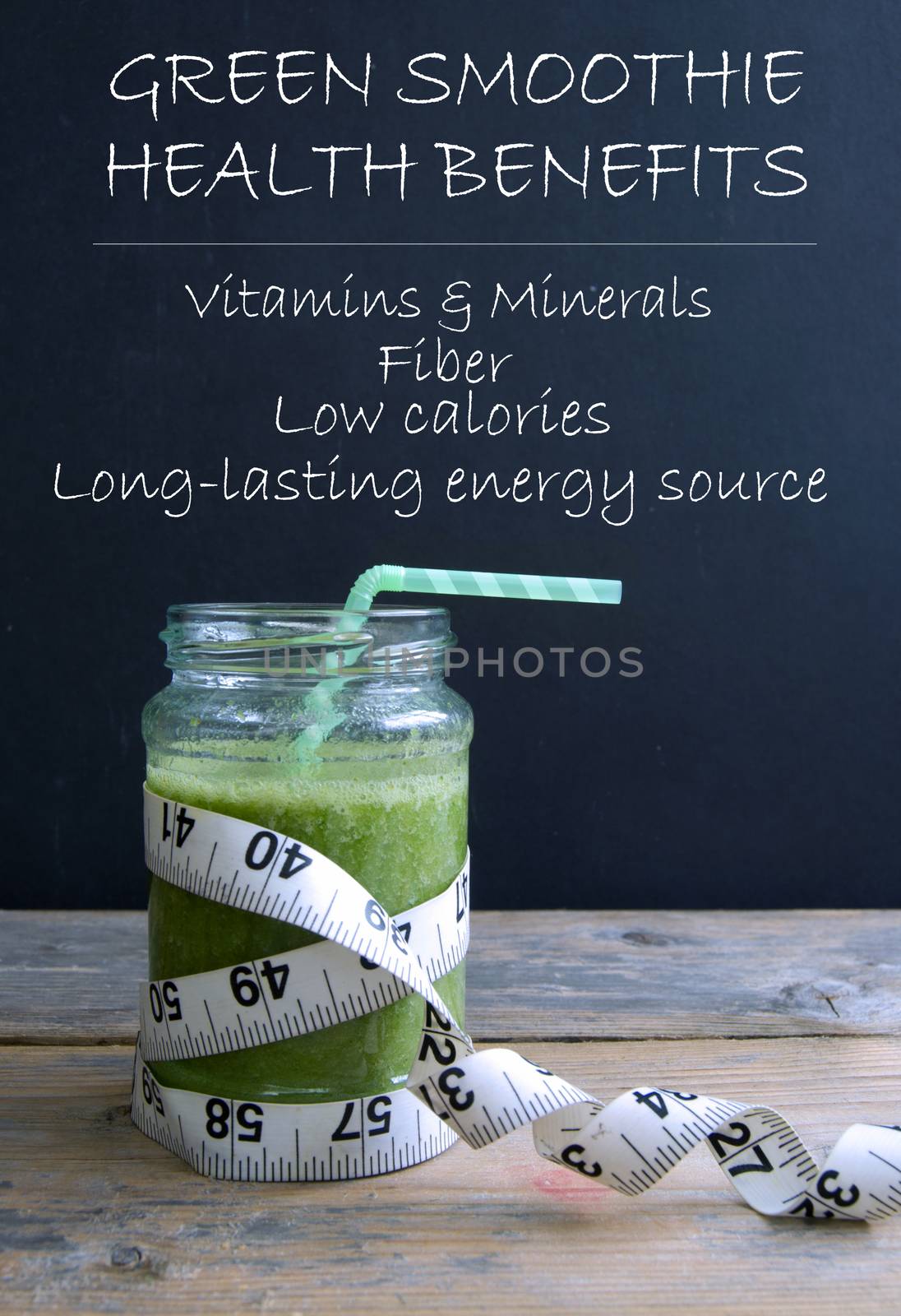 Healthy green smoothie with list of health benefits 