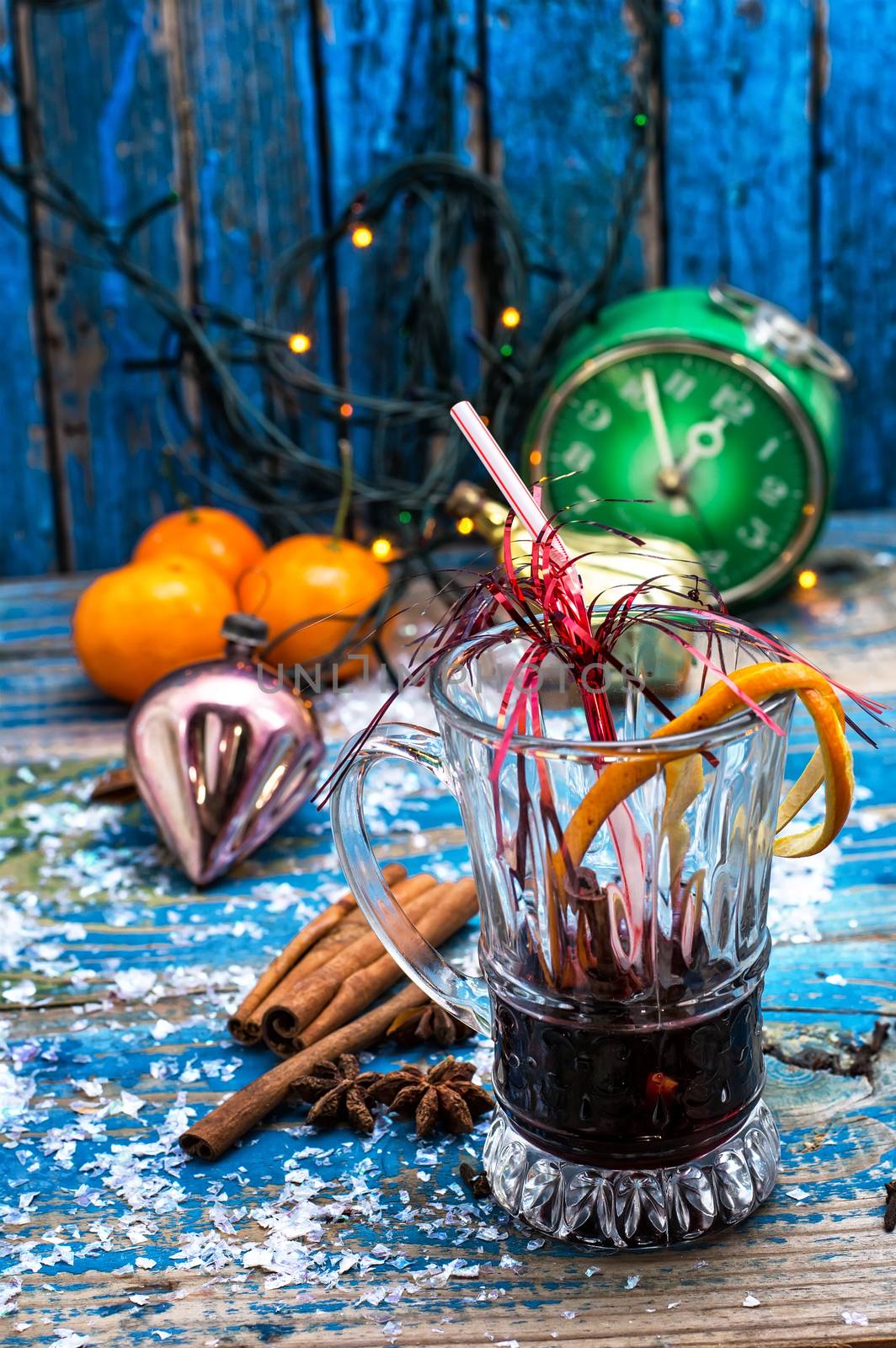 traditional winter cocktail of mulled wine by LMykola