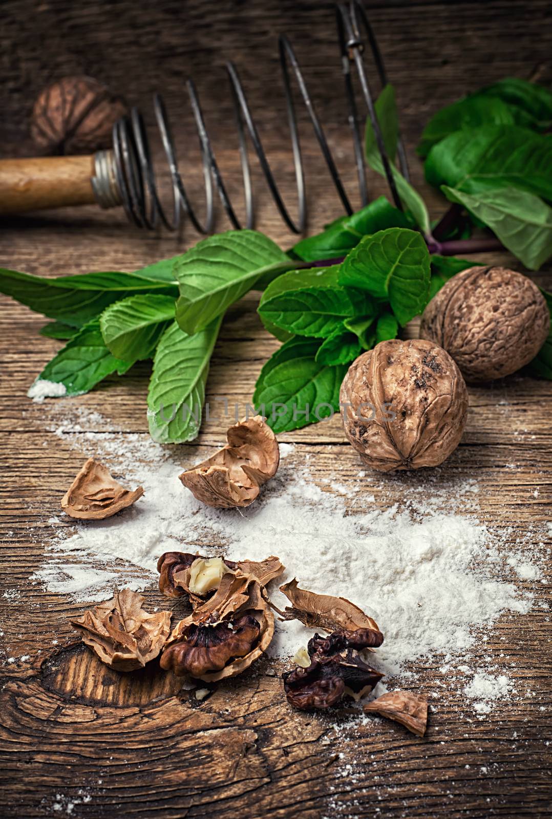 walnuts ingredient in the preparation of dough for pecan dessert
