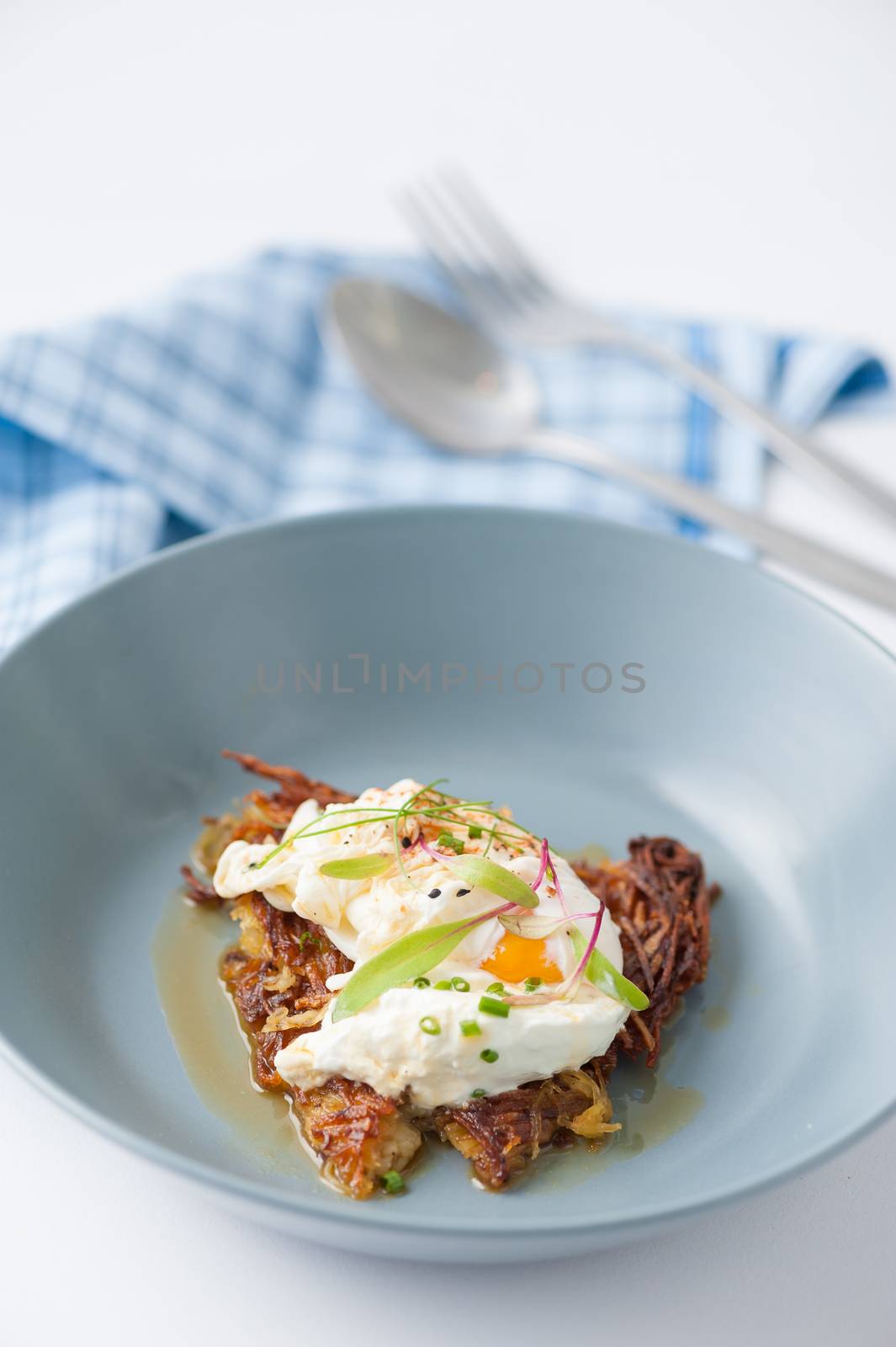 Hash brown with Halloumi cheese and savory dressing