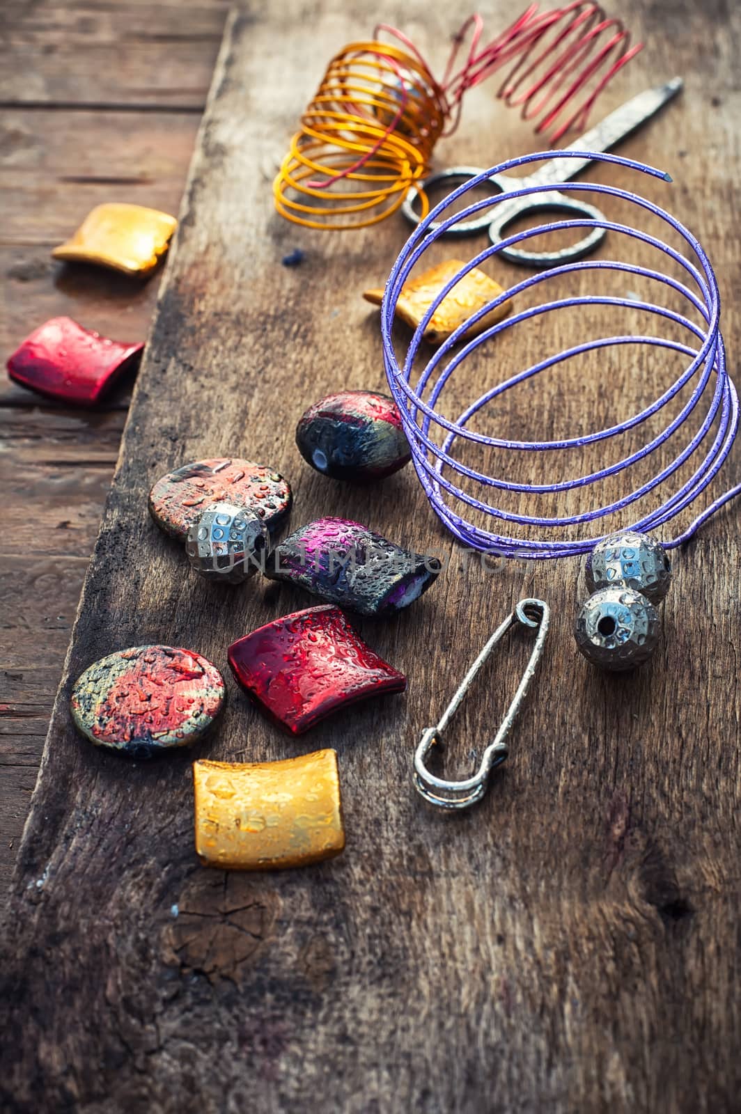 Set fashion beads for weaving necklaces and bracelets in vintage style.