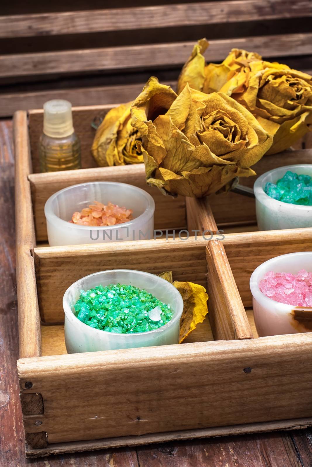 Mineral flavored salt for relaxation and massage in retro style