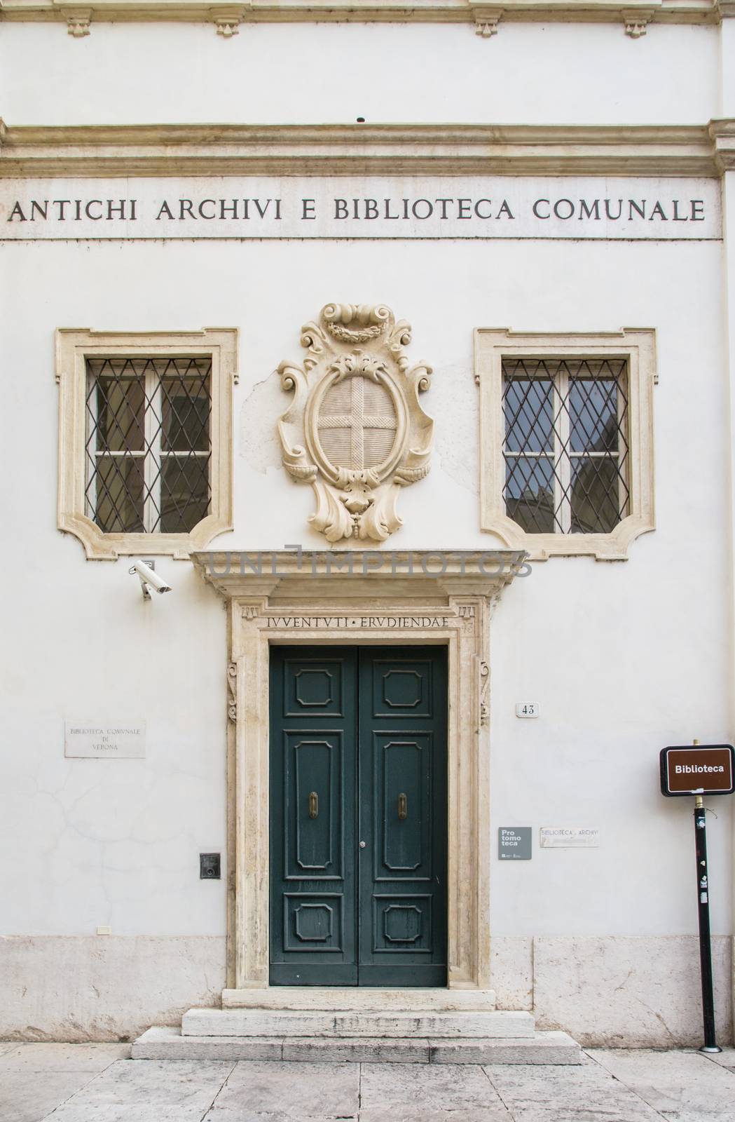 Facade of the municipal library of Verona. by Isaac74