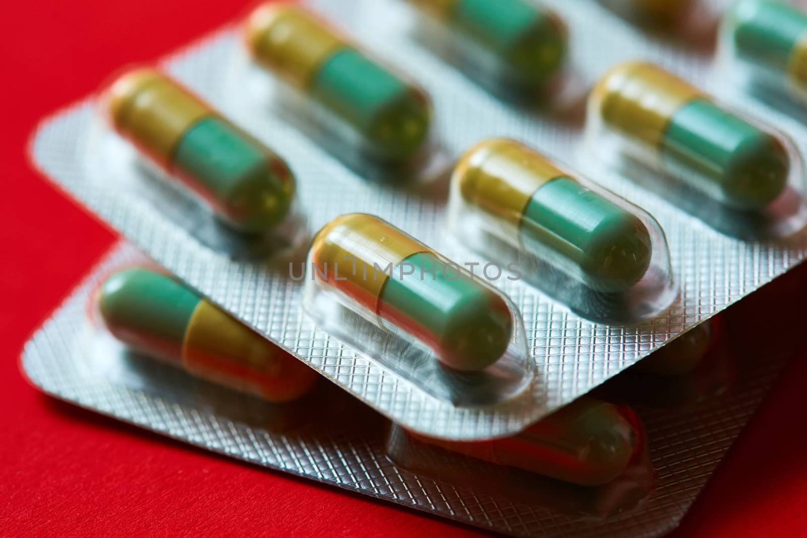 Tablets. Medicine symbol. by sarymsakov