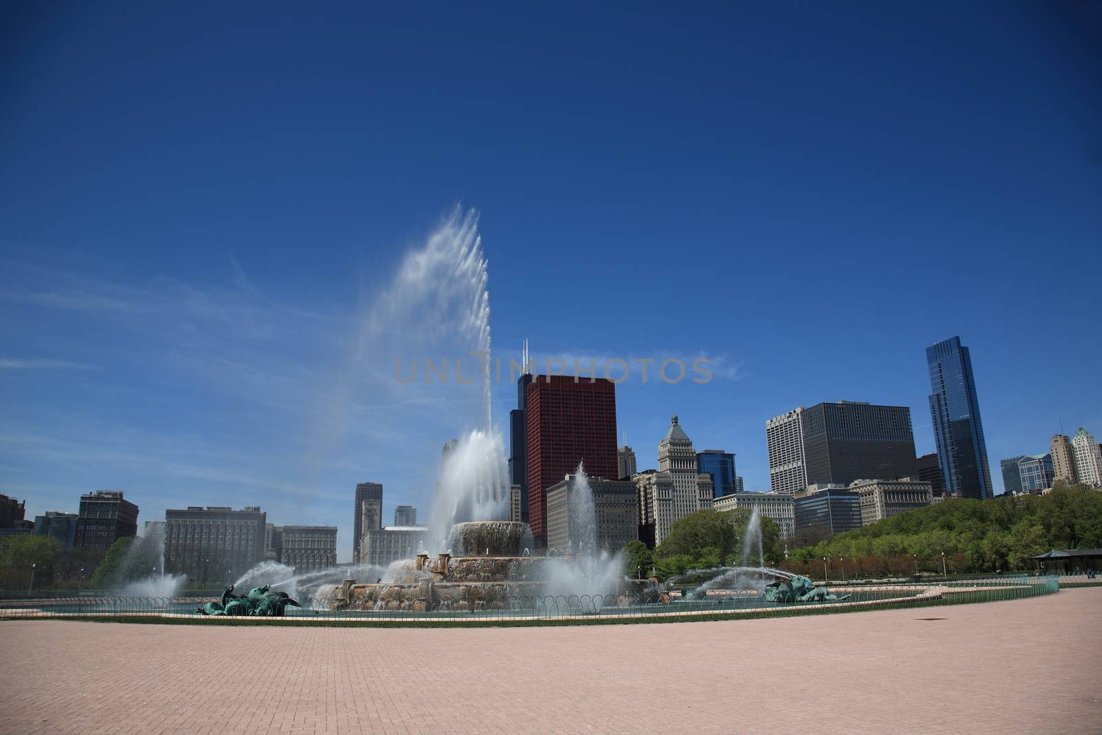 Chicago - Buckingham Fountain in Grant Park with skyscrapers in background.