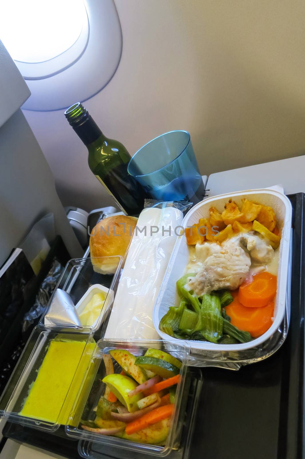 Lunch in a plane by dutourdumonde