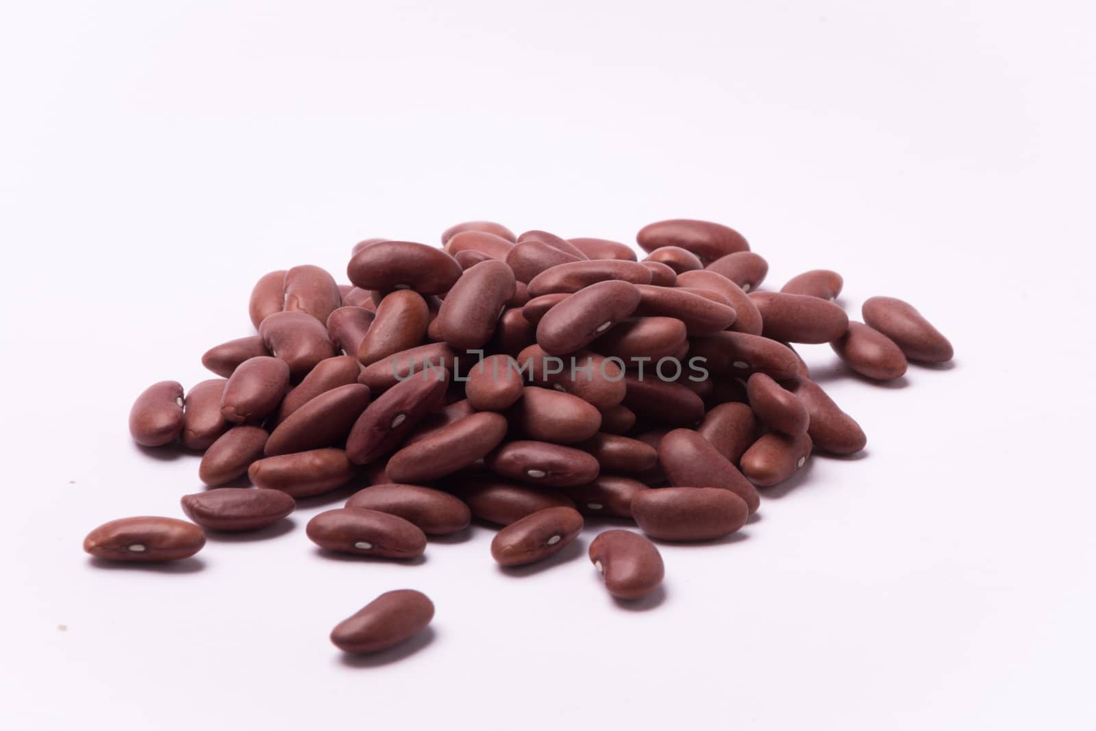 Dry red kidney beans by crampinini