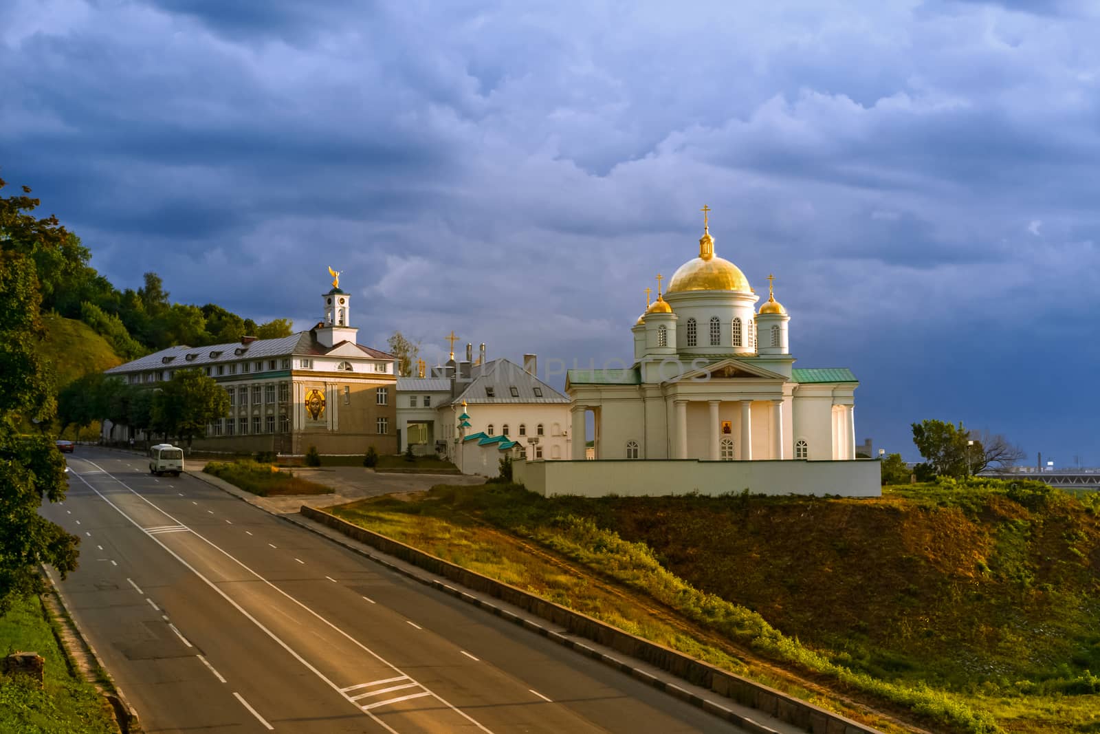 The old town is at the confluence of two large rivers, the Oka and the Volga.