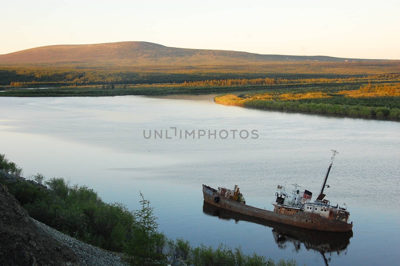 Abandoned sinked ship at Kolyma river  by danemo