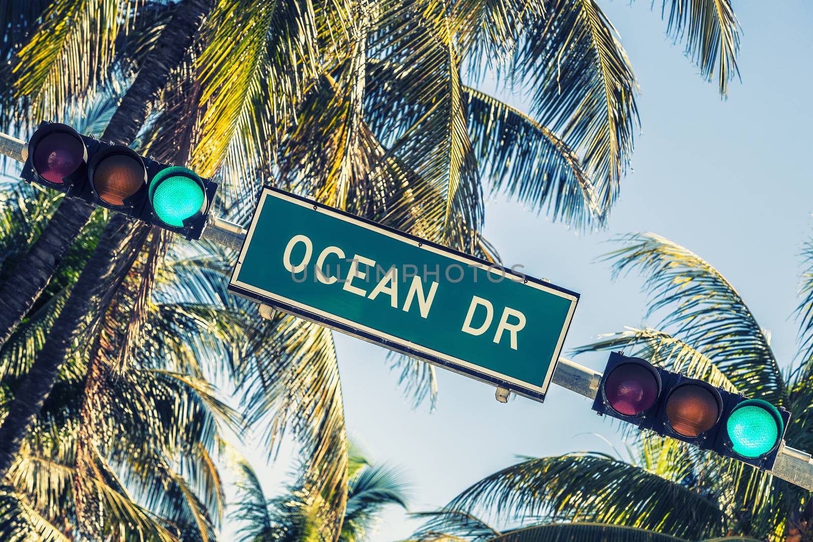 Ocean drive sign and traffic light