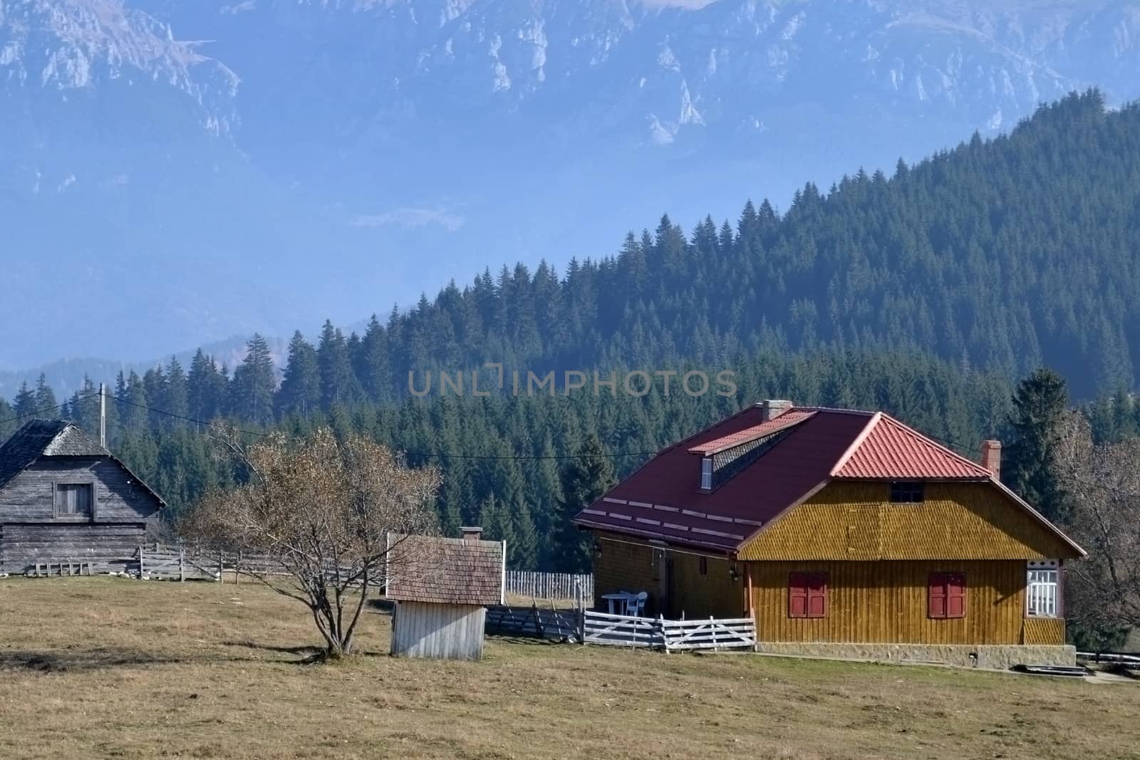 Old and new houses in the mountains.
Long, dry autumn in the mountains Piatra Craiului