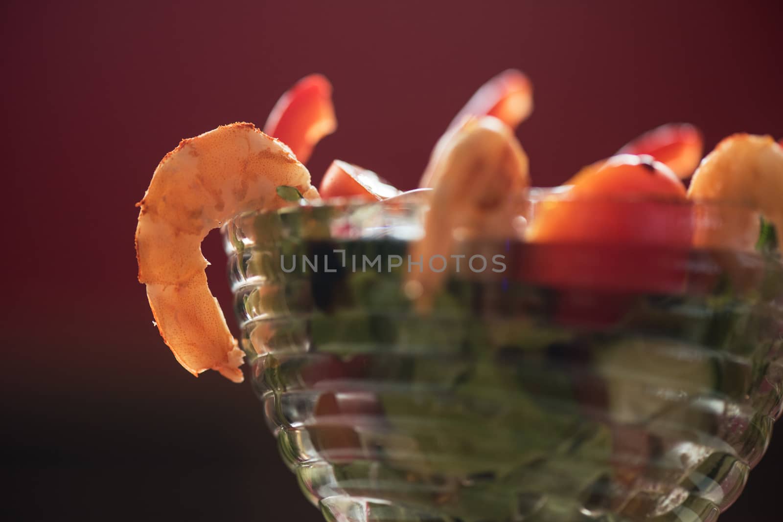 healthy green salad with cooked shrimp and vegetables
