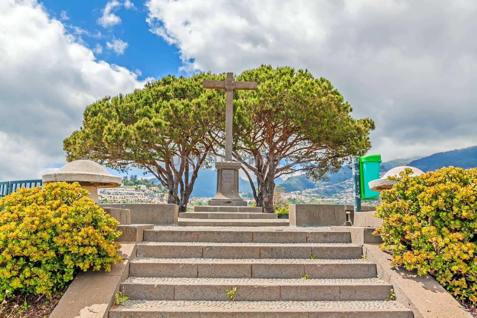 Miradouro Pico dos Barcelos, Funchal, Madeira by aldorado