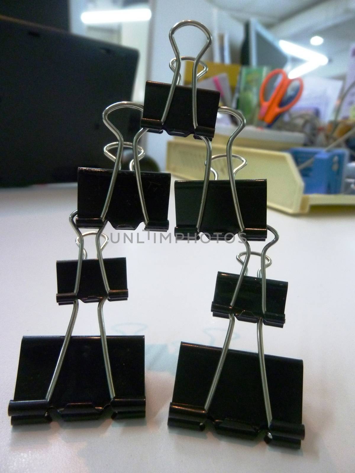 Do a pyramid of the black Paper Clips