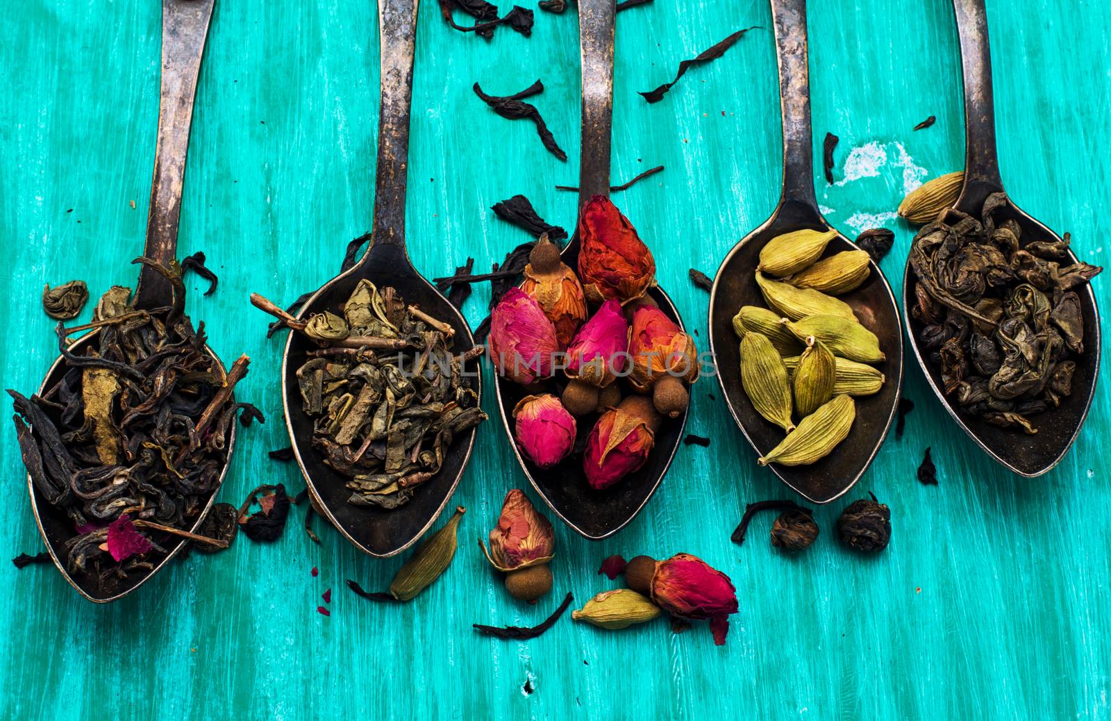 range of different varieties of tea leaves on wooden background