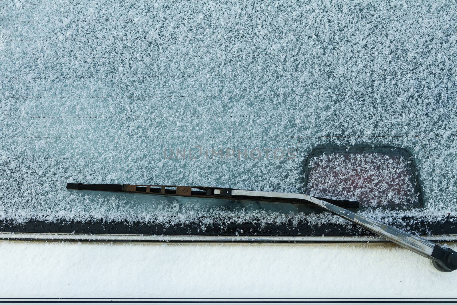 Leading to a safety issue this car is not able to see through the rear window