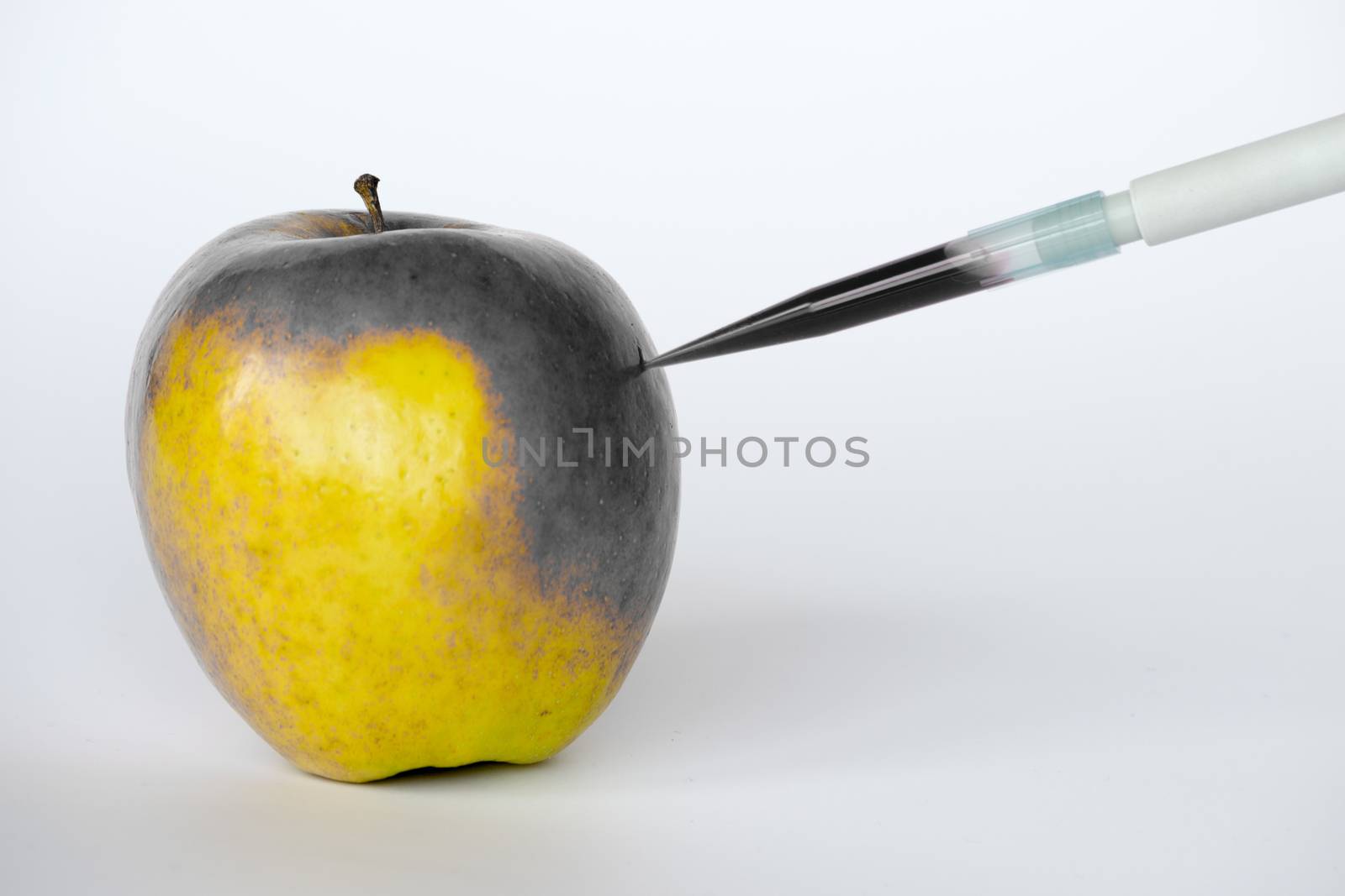 Killing an yellow apple by rmbarricarte