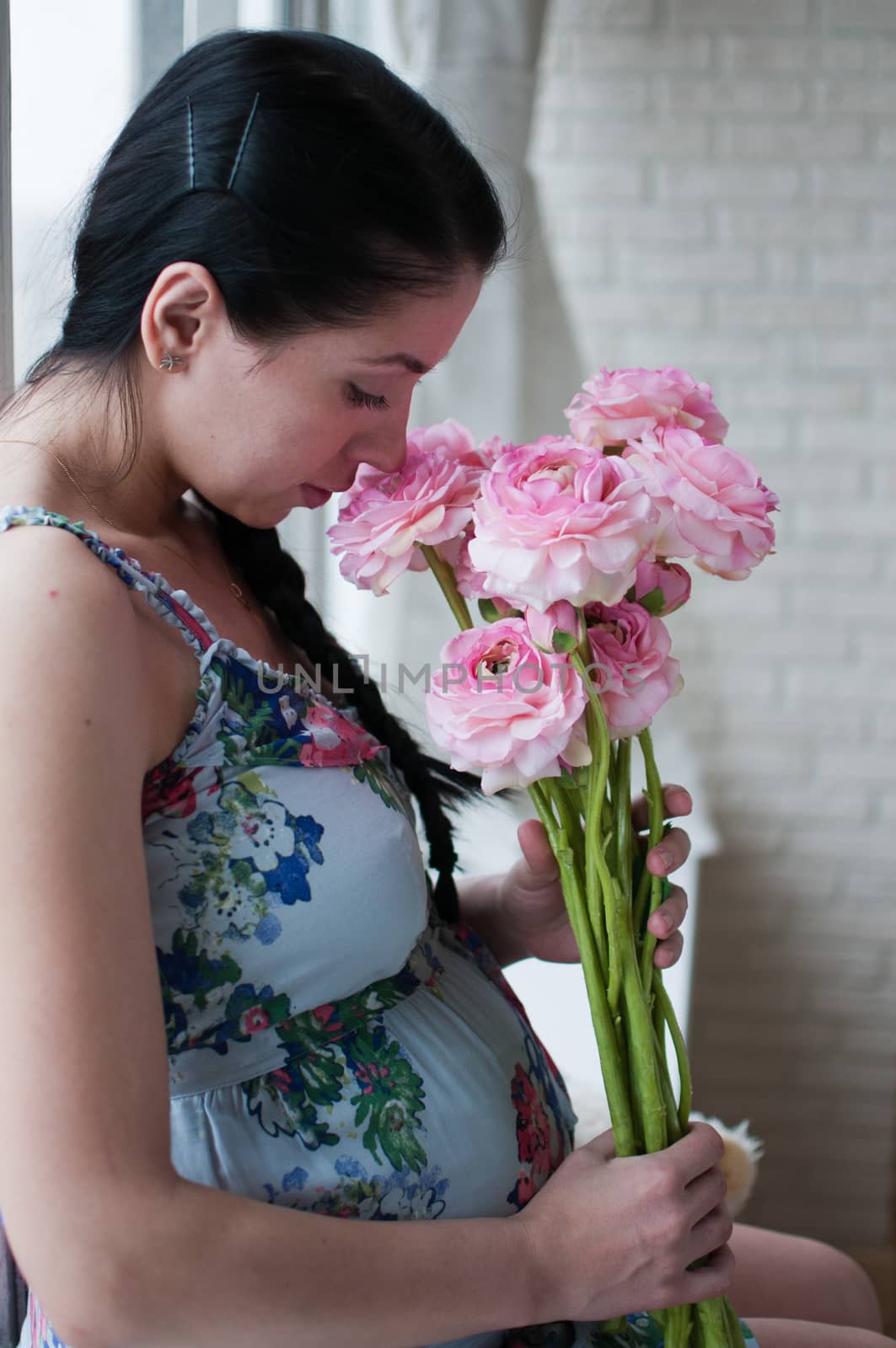 Portrait of the pregnant woman with flowers
