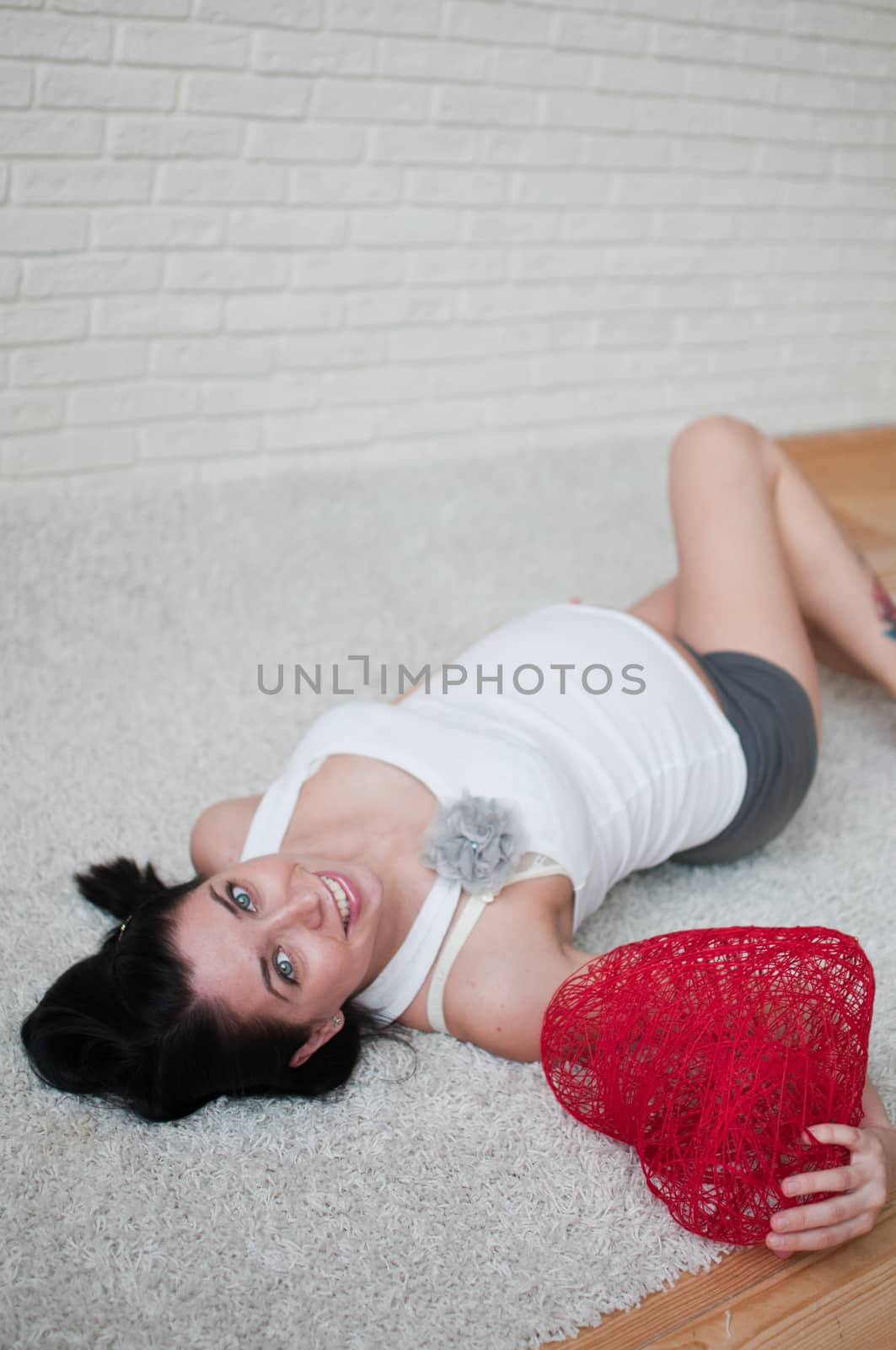 Portrait of smiling pregnant woman with red heart