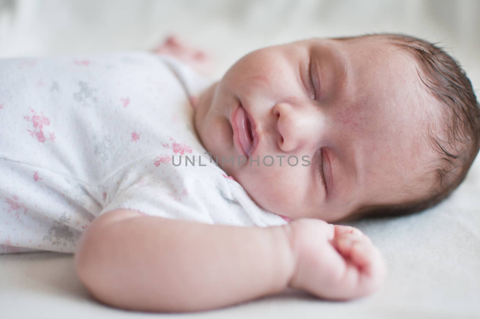 Sleeping baby portrait by Linaga