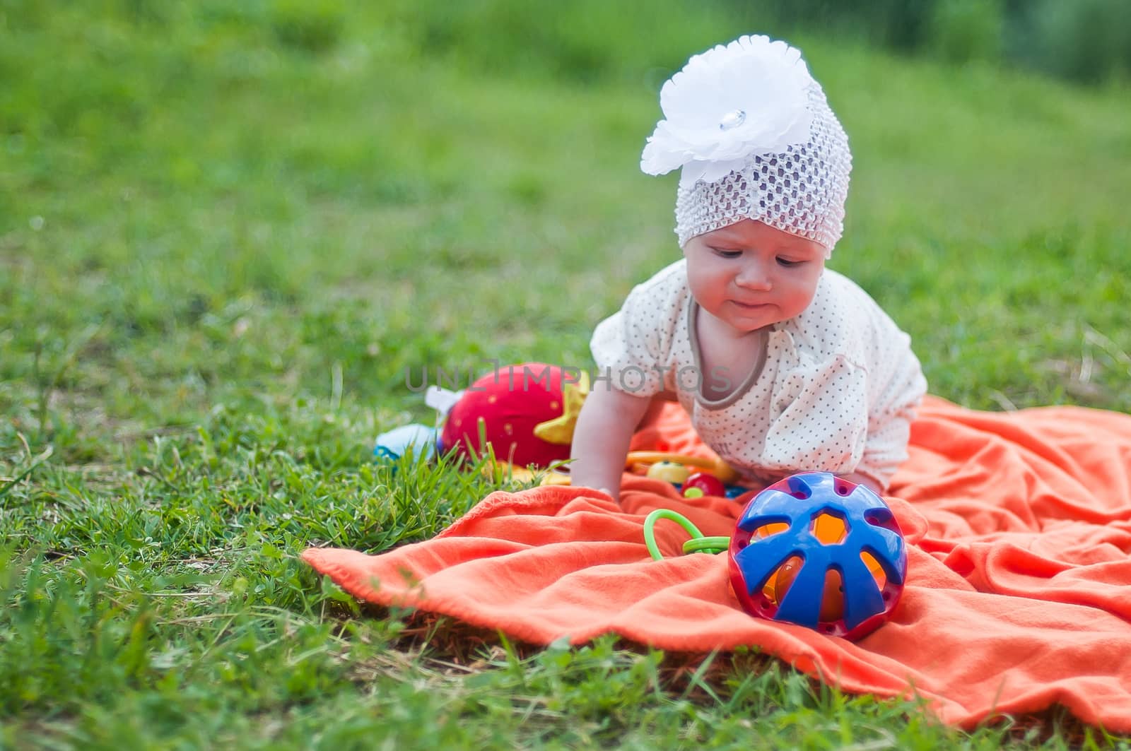 Little girl in cute white hat portrait by Linaga