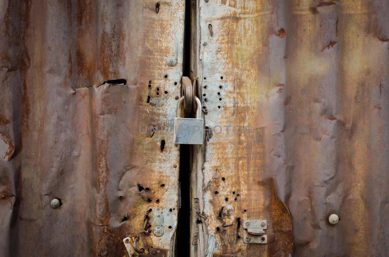 pattern of rusty grunge zinc door with master key lock