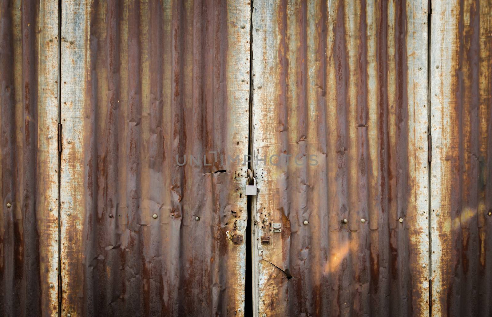 pattern of rusty grunge zinc door with master key lock
