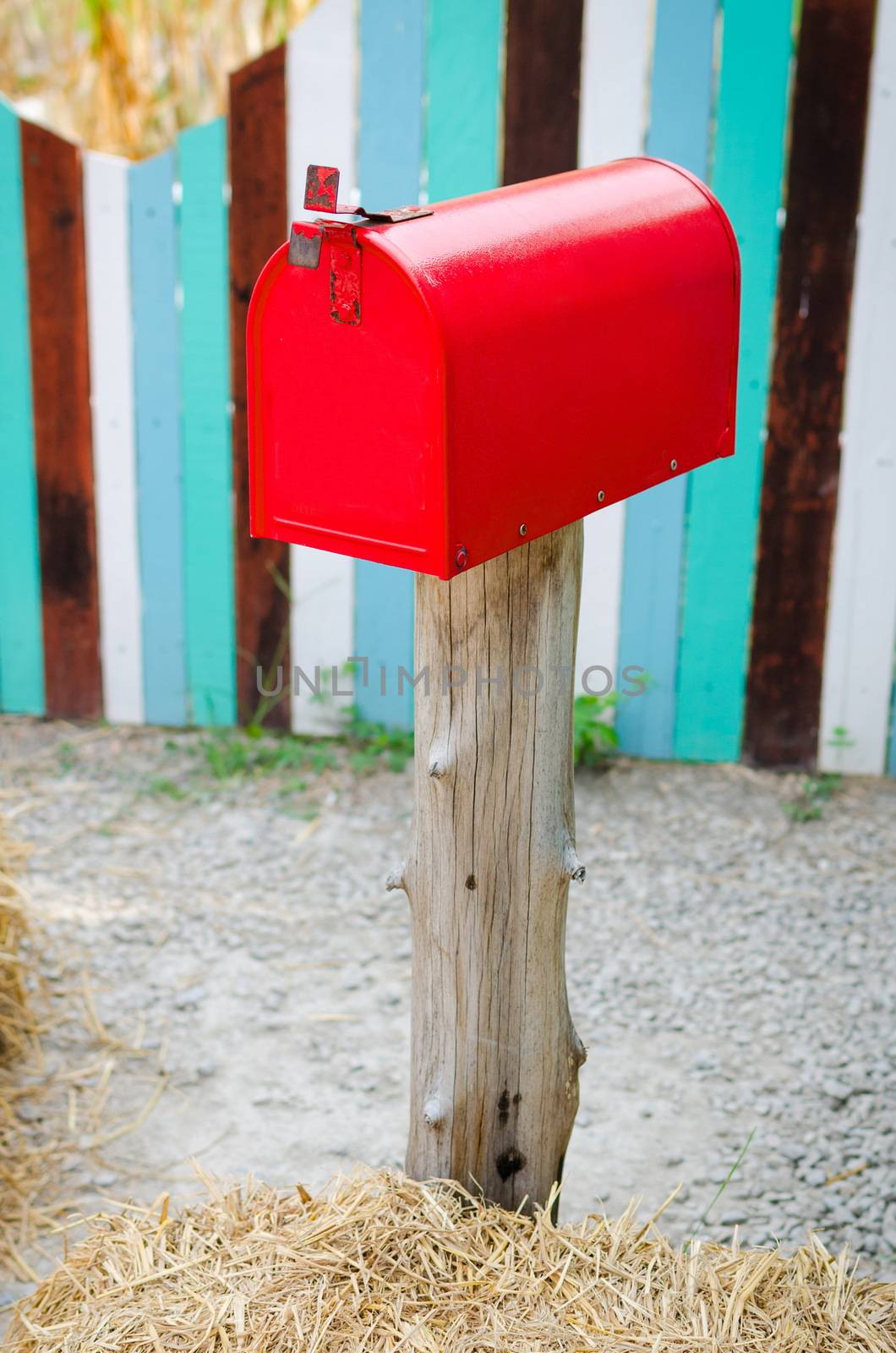 Red mail box by nop16