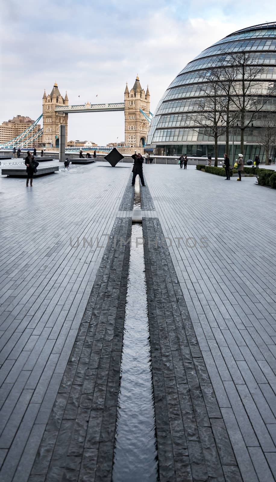 city hall and Thames in modern area in London, UK