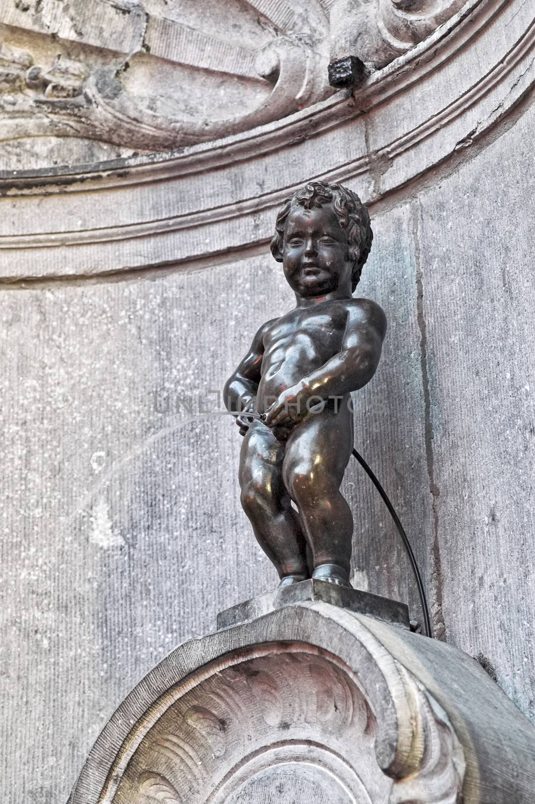 Mannekin Pis Statue, Brussels, Belgium by vkstudio