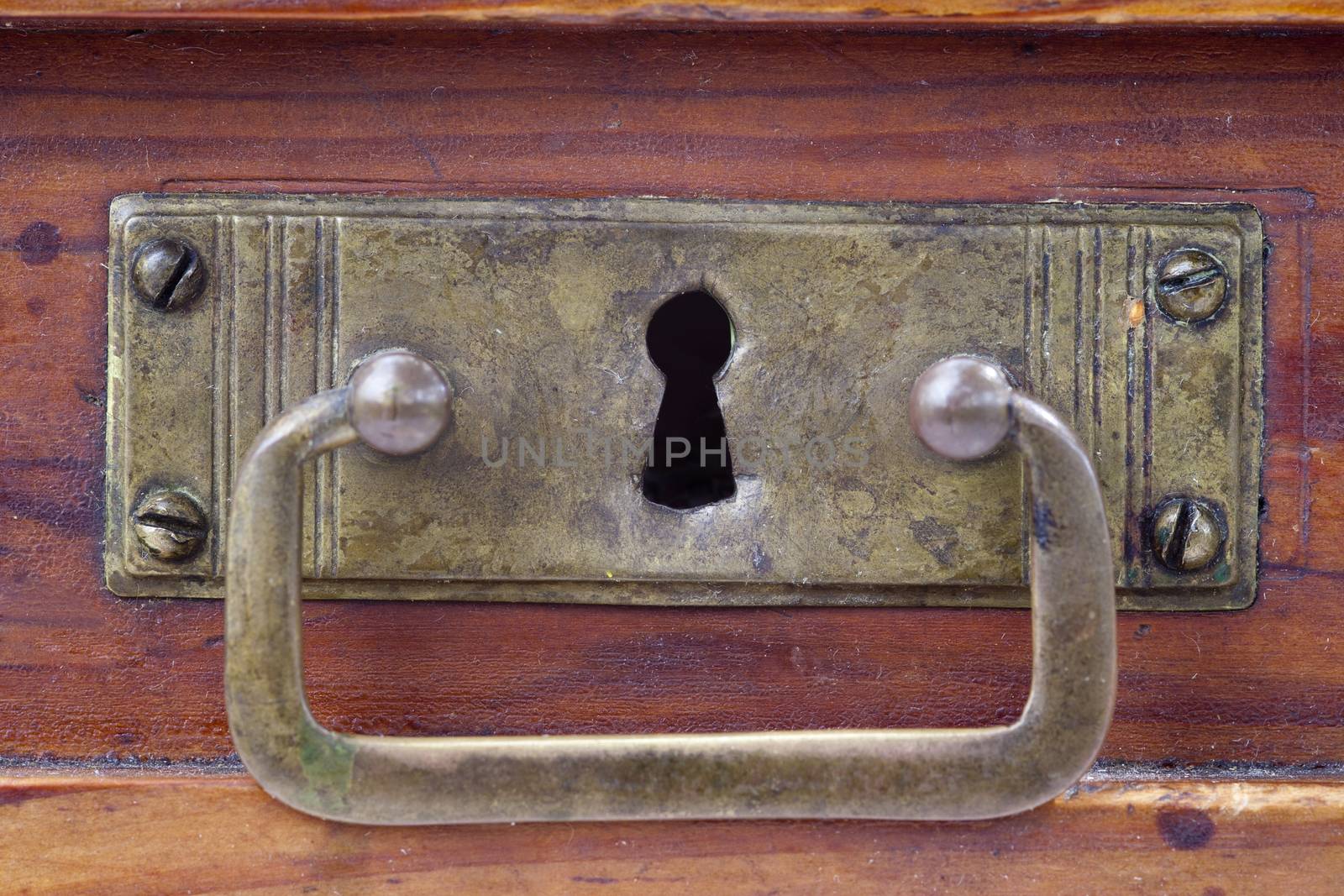 Detail of the old and used drawer