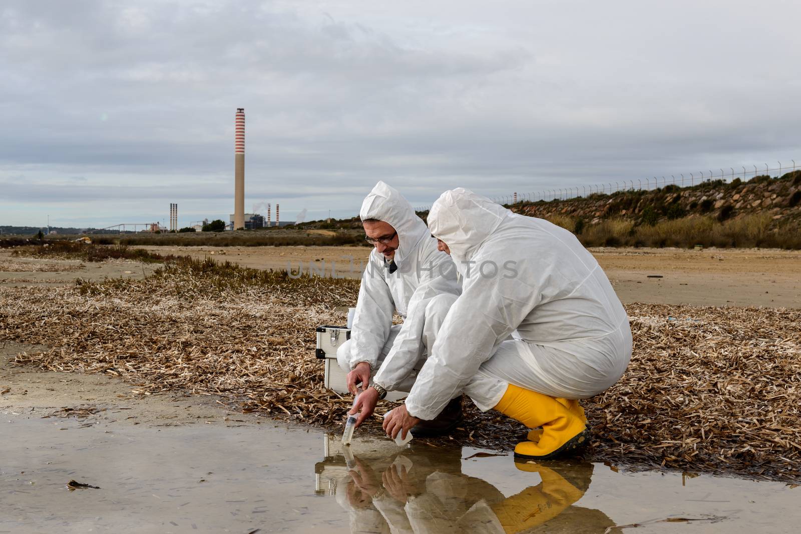 Experts analyze the water in a contaminated environment.