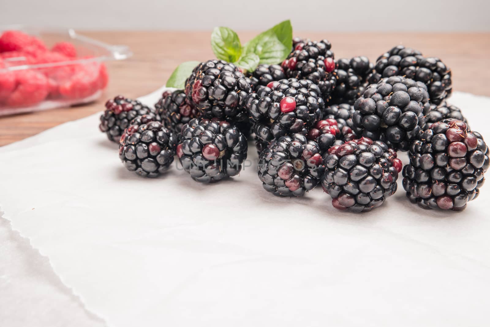 Fresh organic blackberries and raspberries by AnaMarques