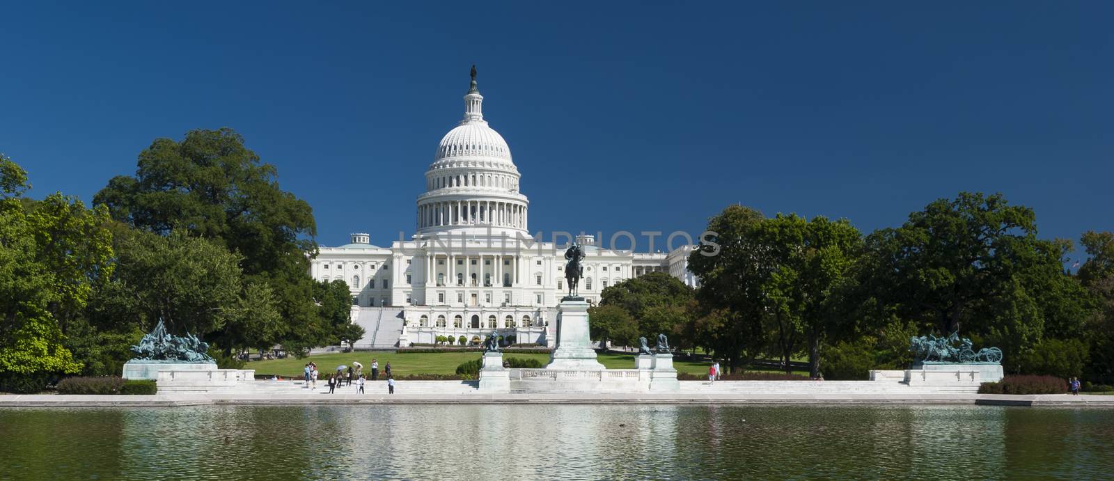 The US Capitol by hanusst