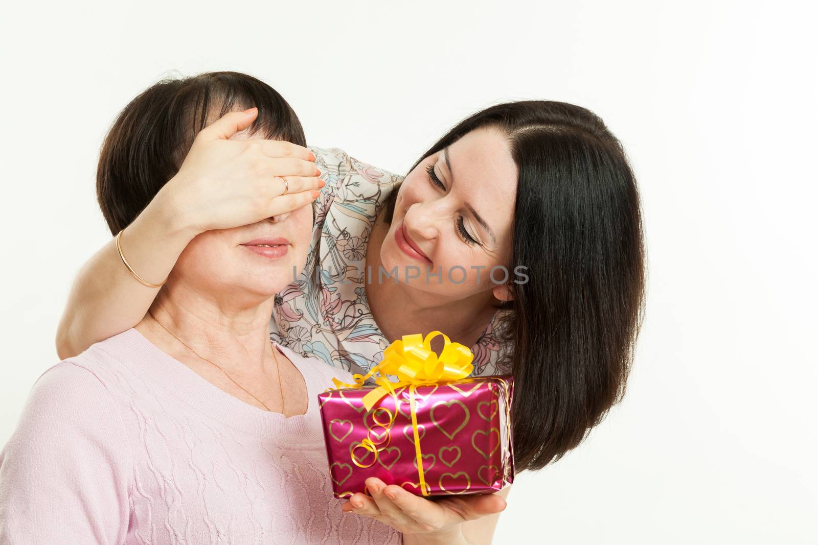 the woman gives to mother a gift