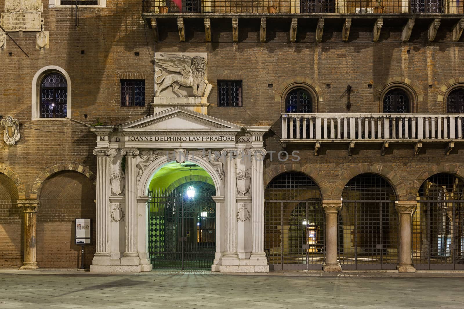 Nigtview of Piazza dei Signori in Verona by faabi