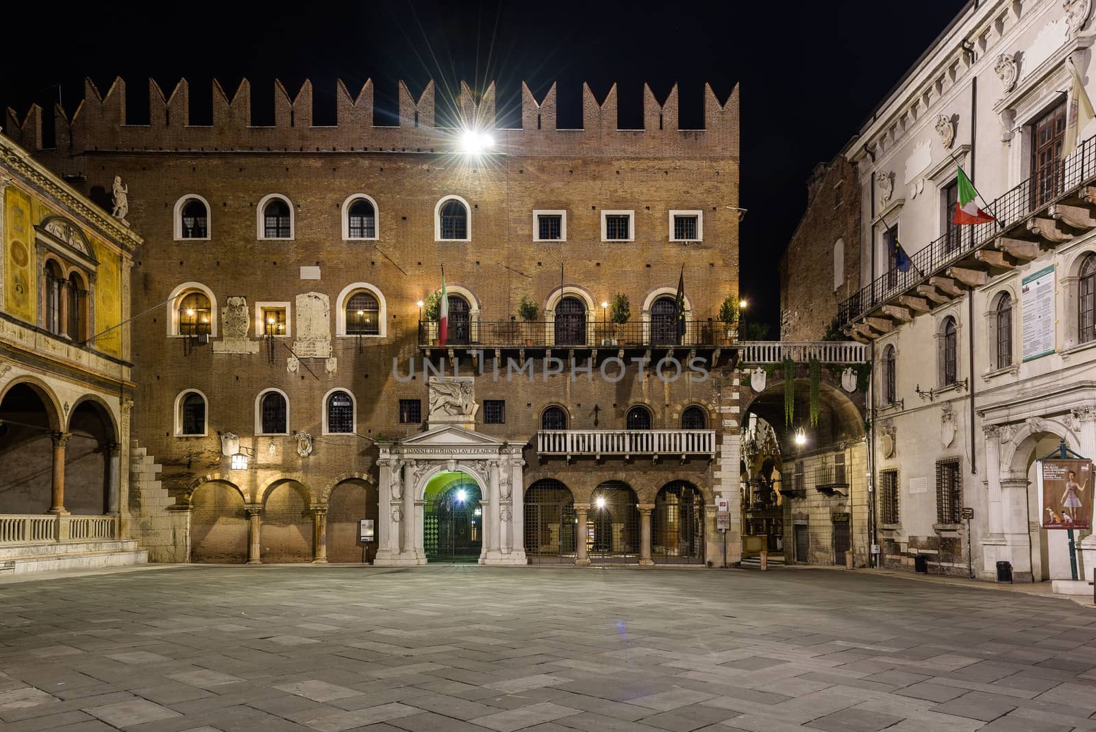 Nigtview of Piazza dei Signori in Verona by faabi