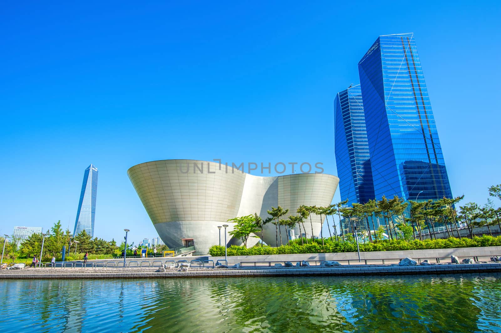 Songdo Central Park is the green space plan,inspired by NYC. by gutarphotoghaphy