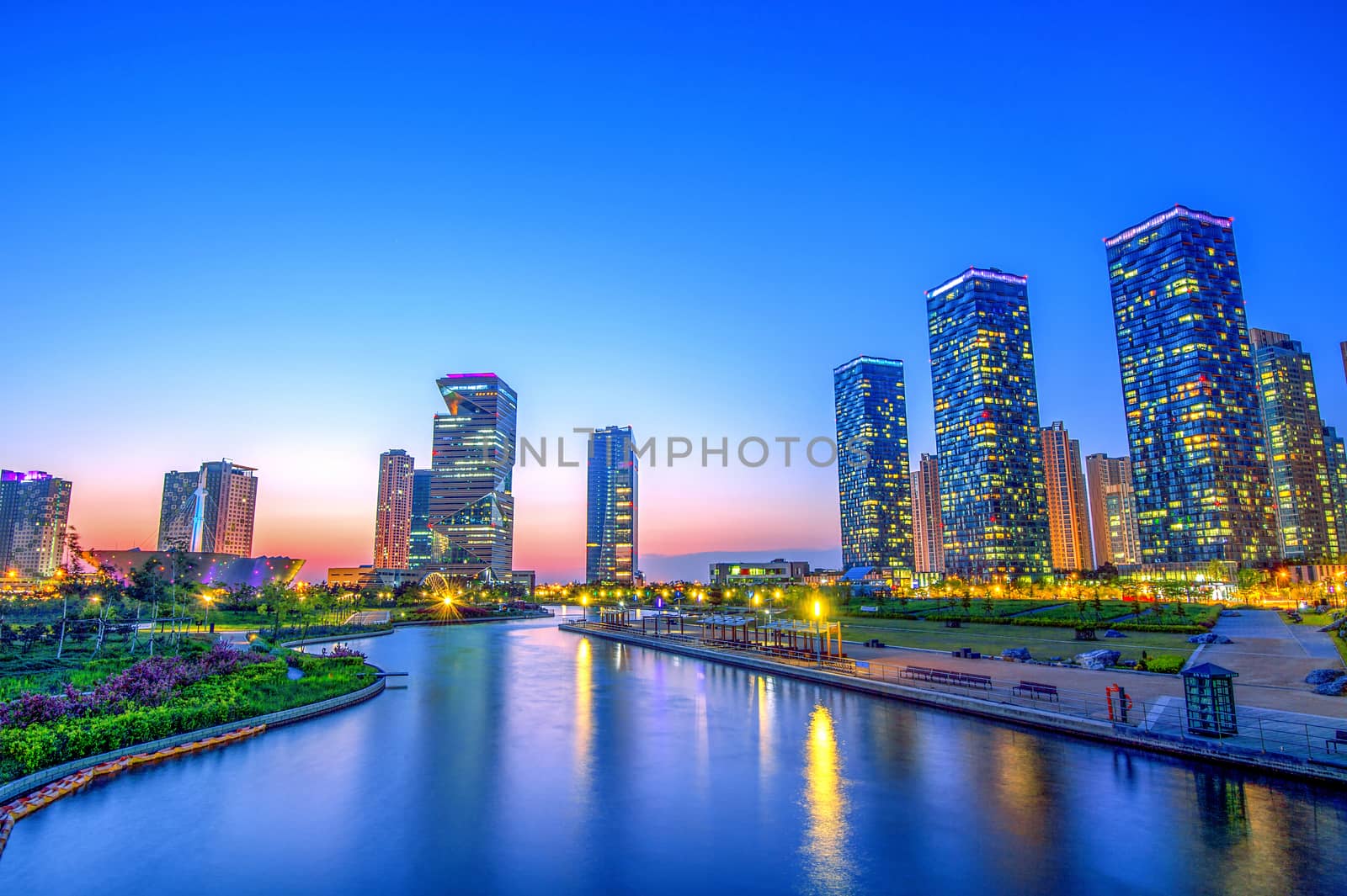 INCHEON, SOUTH KOREA - MAY 20 : Songdo Central Park is the green space plan,inspired by NYC. Photo taken May 20,2015 in Incheon, South Korea.